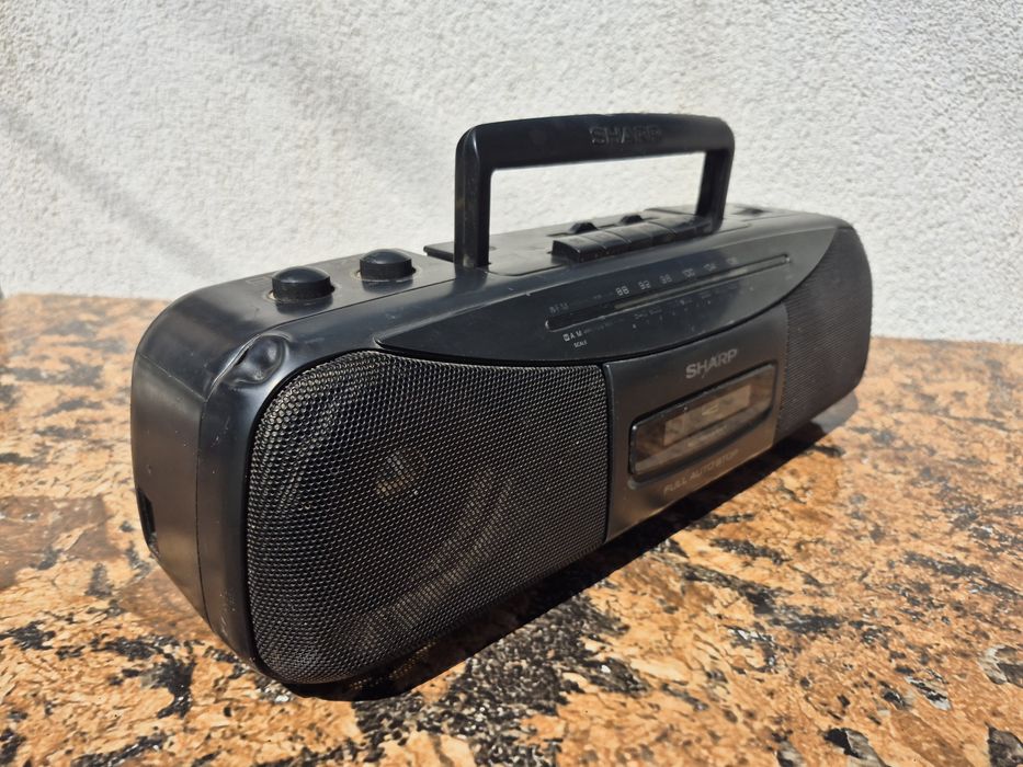 Radio Casetofon marca Sharp model QT-270H(BK)