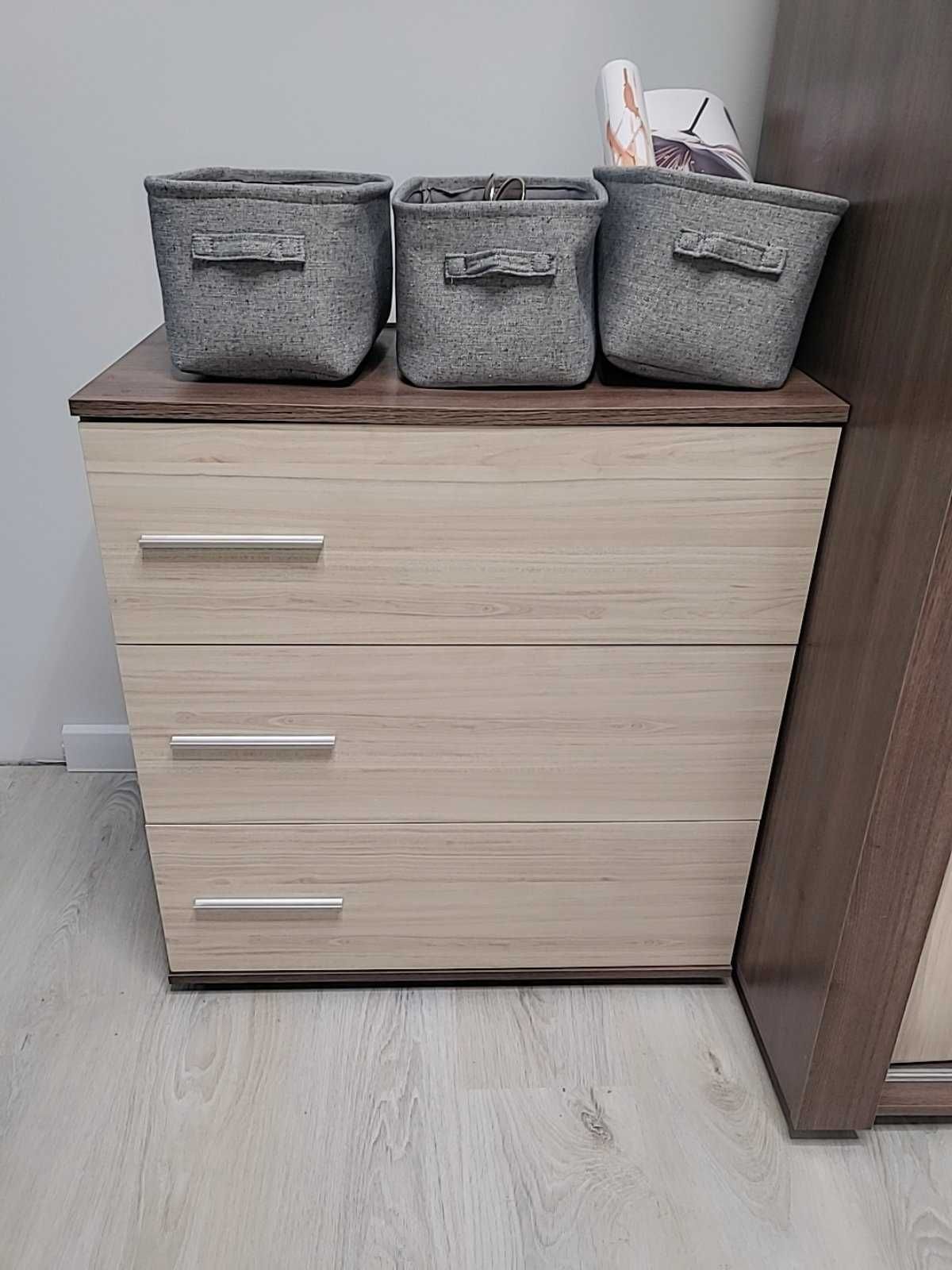 Продавам мебели.