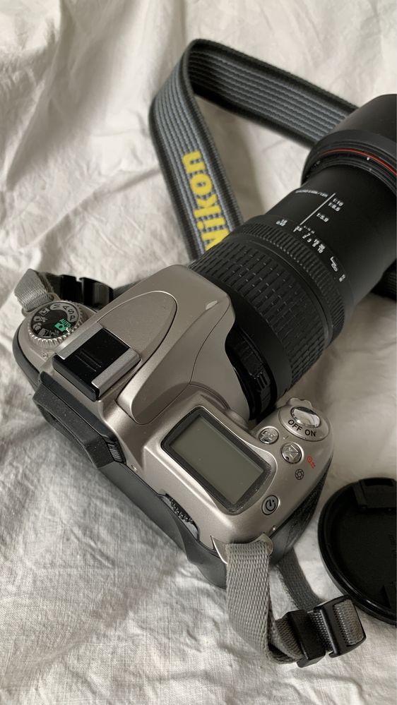 Aparat foto Nikon F55 pe film