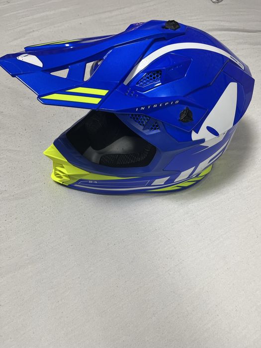 Кросова каска и очила