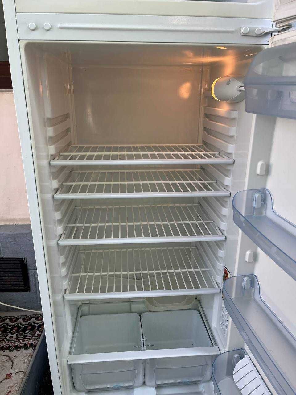 холодильник индезит (INDESIT) ta16r 024 холати аъло Россия махсулоти
