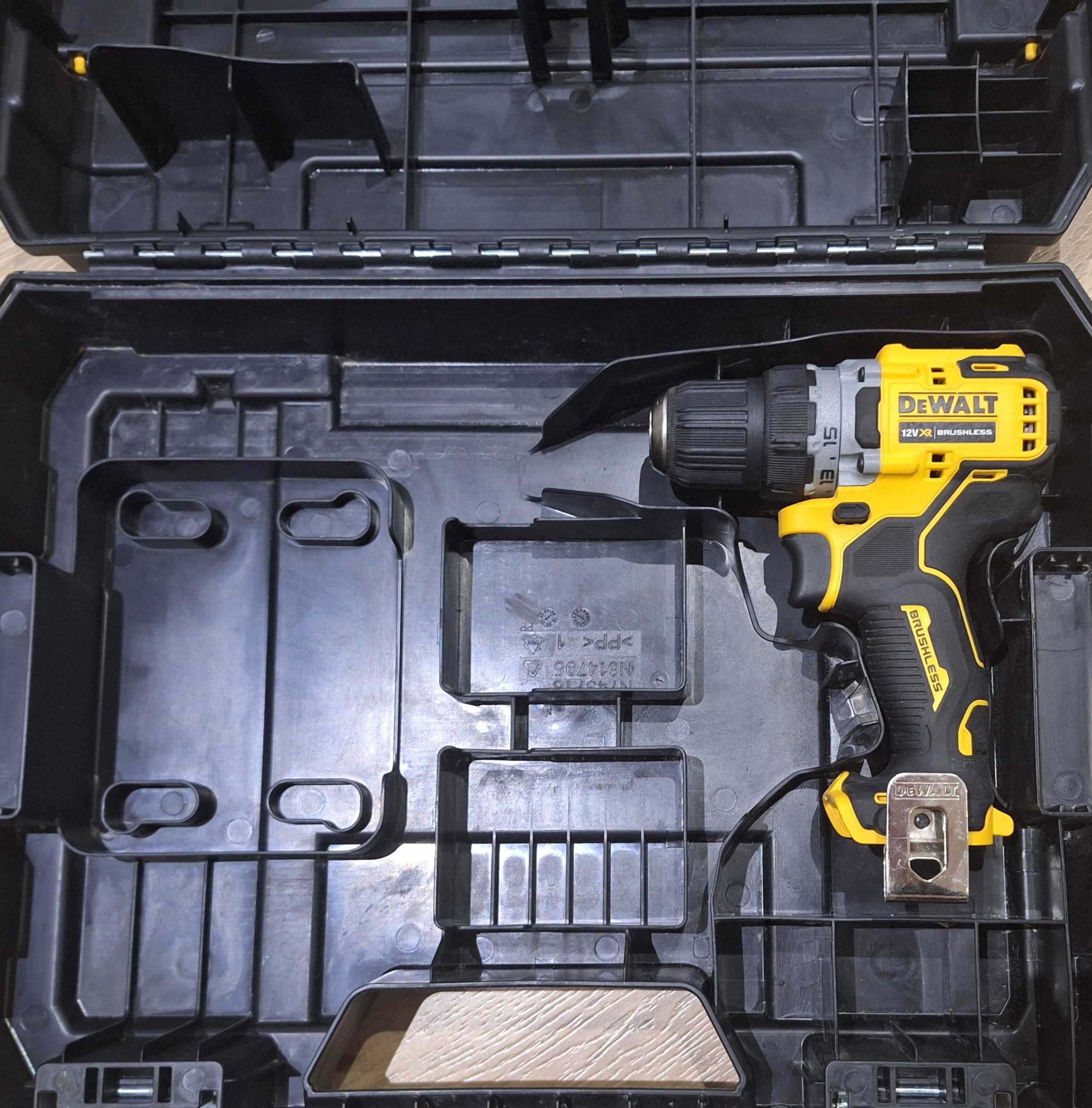 Акумулаторен винтовете DeWalt  DCD 701