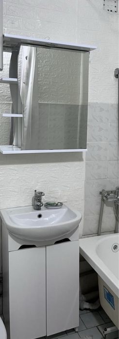 Раковина с тумбой и навес шкафом