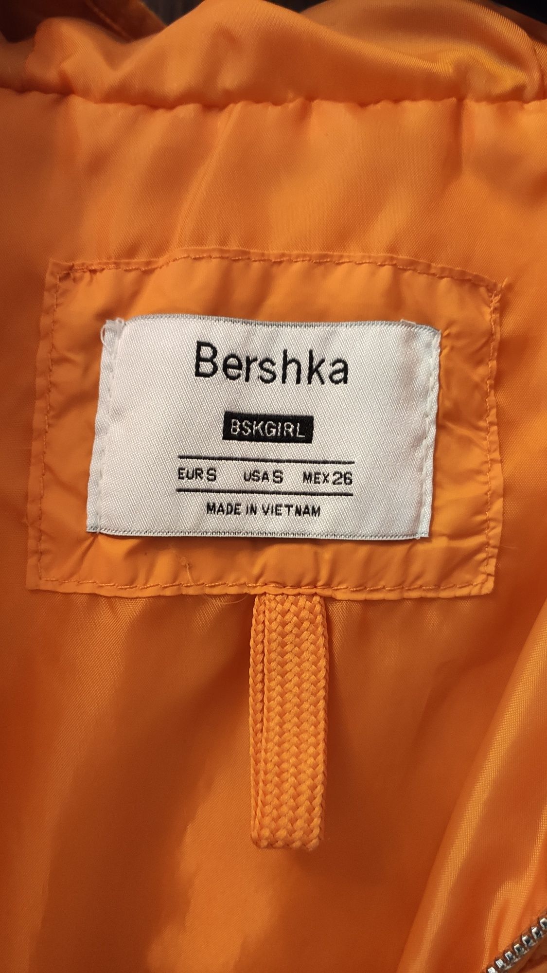 Капитонирано преходно яке Bershka, размер S (26)