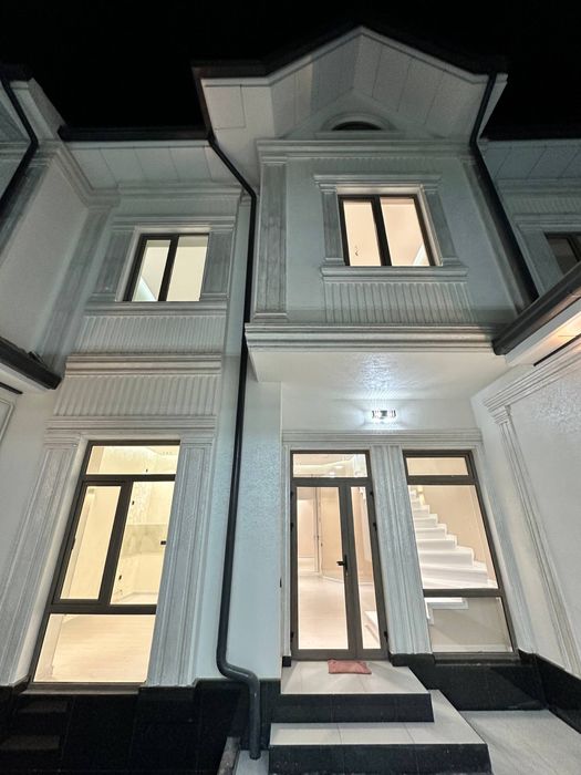 1.5 sotixli 2 etaj 6 xona Evro remont uchaska sotiladi