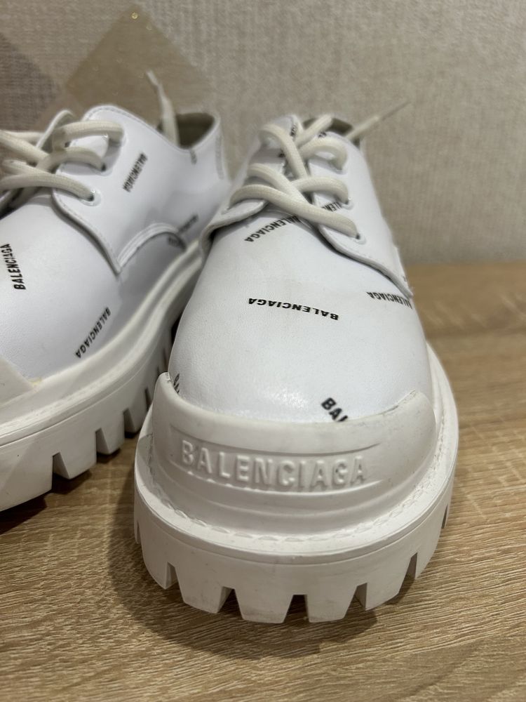 Продам женские ботинки Balenciaga