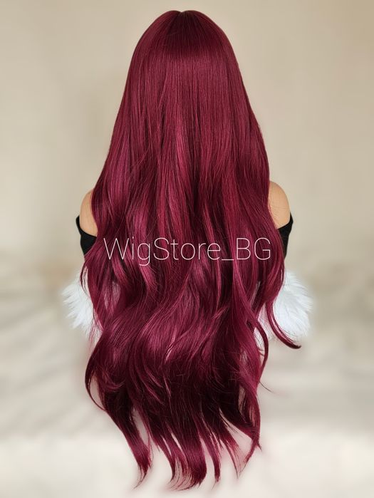 Тъмно червена бордо перука с бретон на леки вълни