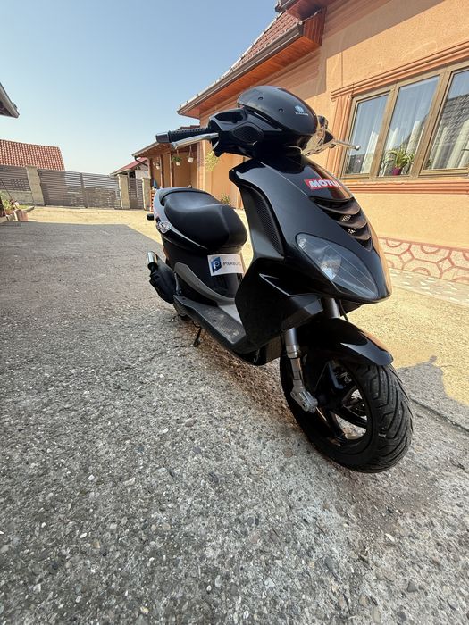 Vând piaggio NRG cu racire pe apa