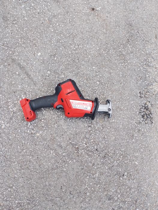 Безчетков саблен трион Milwaukee m18