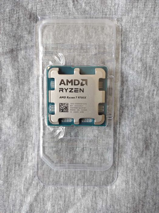 Продавам чисто нов процесор AMD Ryzen 7-9700X