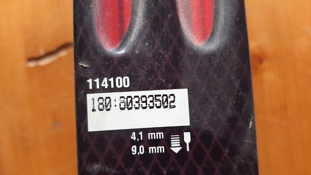 Ски Атомик 180 см плюс щеки