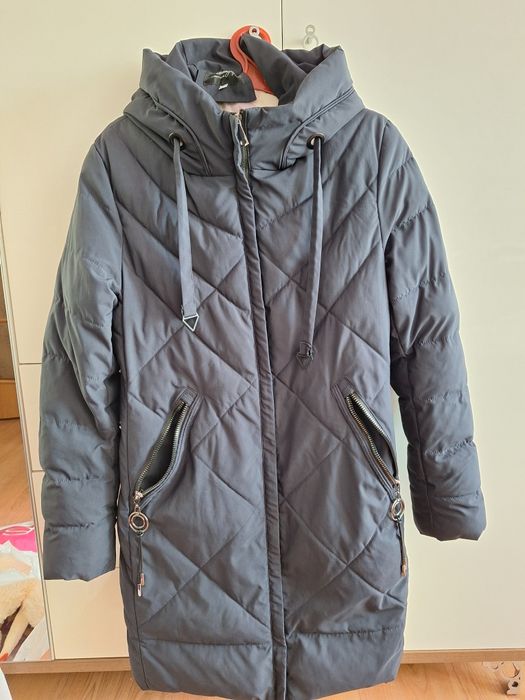 Продам зимние куртки б/у по 2000 теге