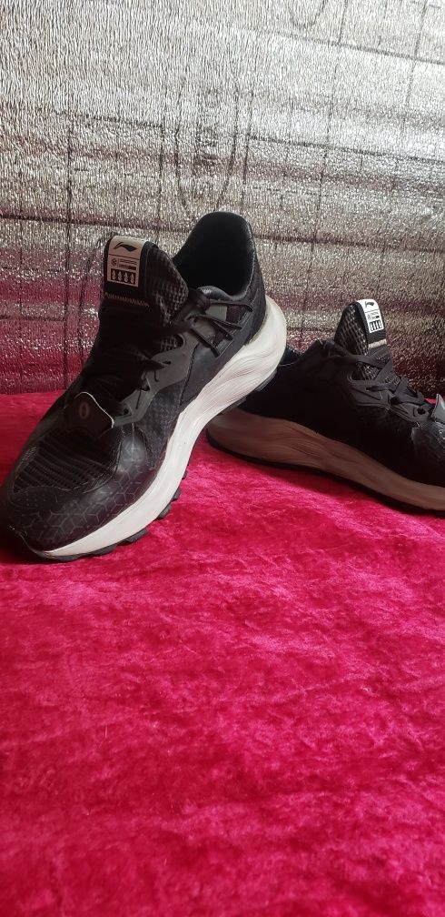 Asics оригинальные  кроссовки.