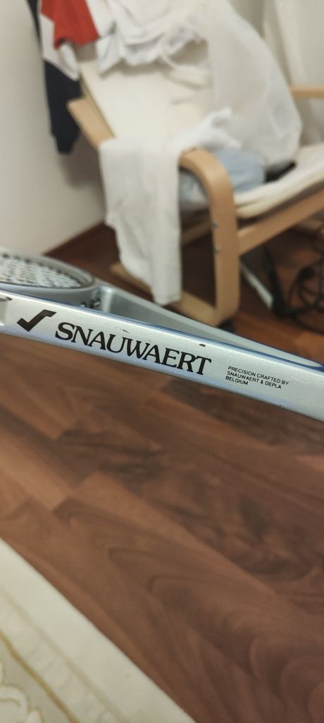 Racheta tenis Snauwaert ergonom!