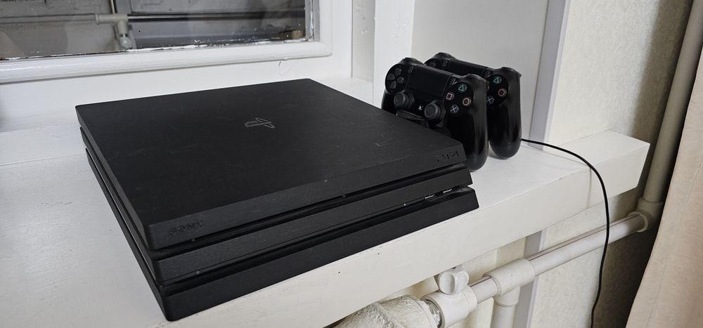 PS4 Pro + 2 геймпада + док.станция