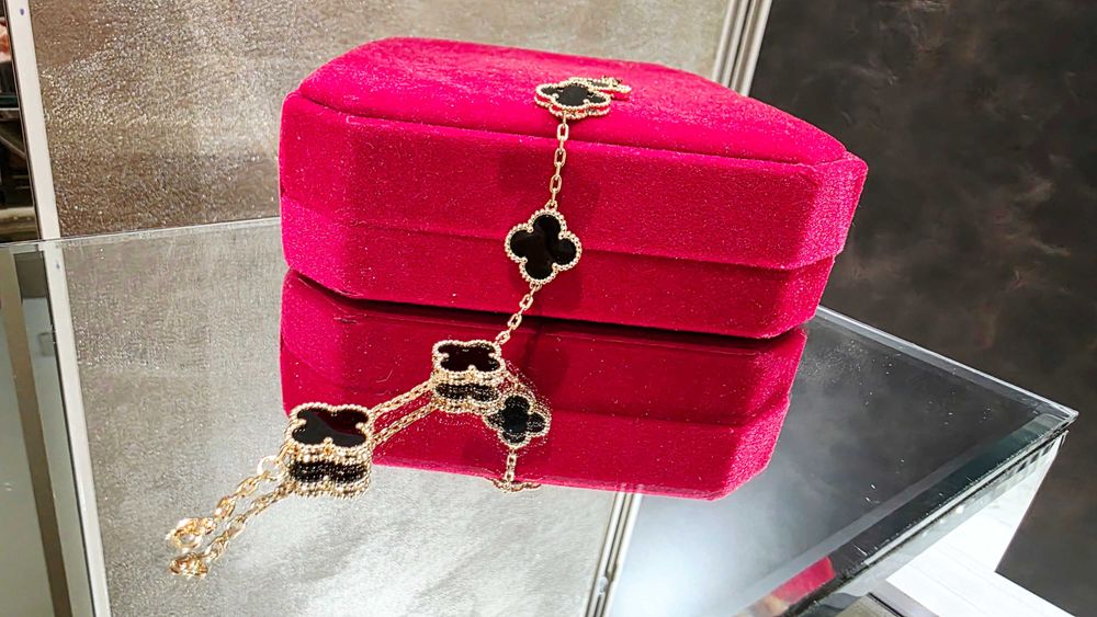 Van Cleef & Arpels VCA Rose Black Onyx Vintage Alhambra Дамска Гривна