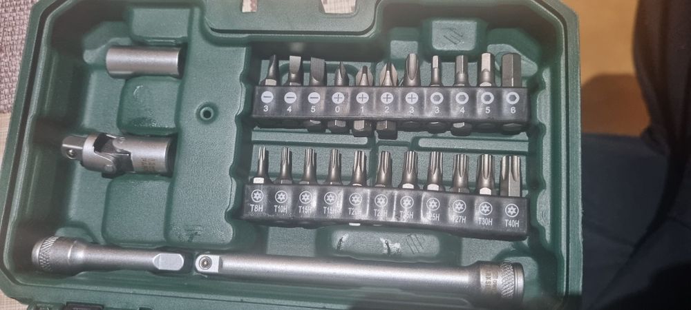 Trusa de scule ,tubulare,imbusi,,surubelnita set nou nefolosite.