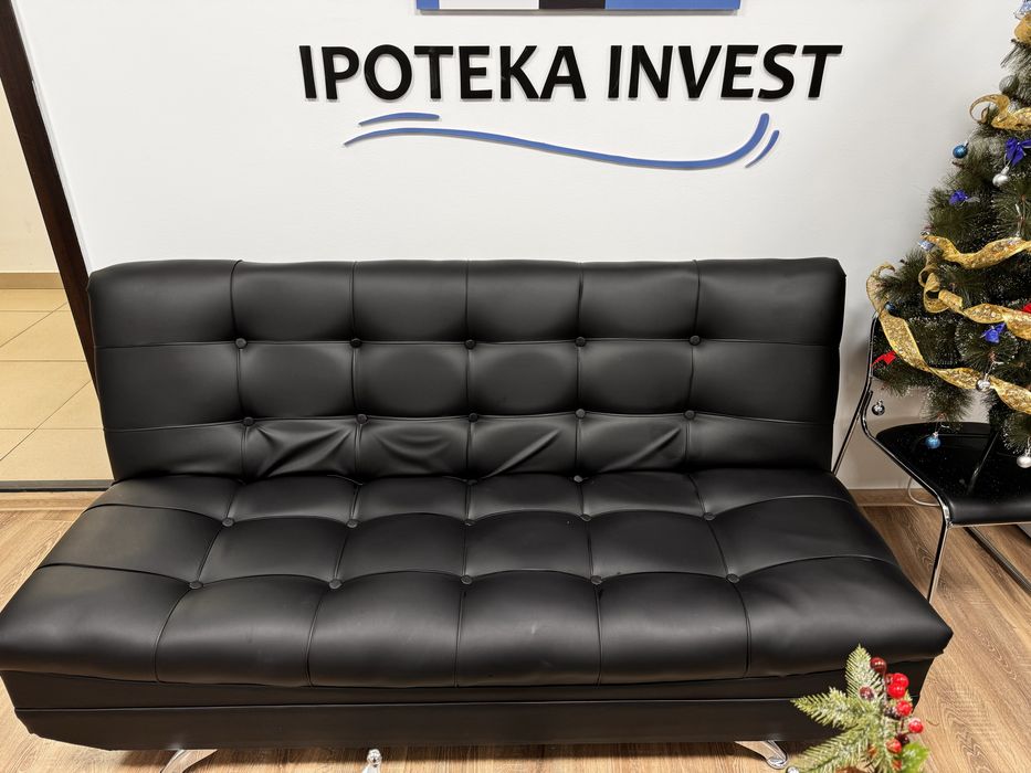 Офисные столы, стулья и диван