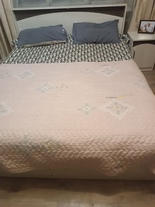 Продаю кровать с тумбой