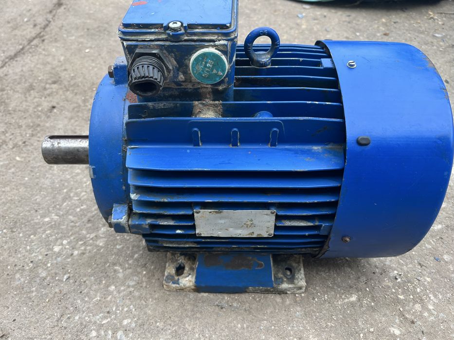 Motor electric 7,5 kw cu 3000 rpm la 220/380 V