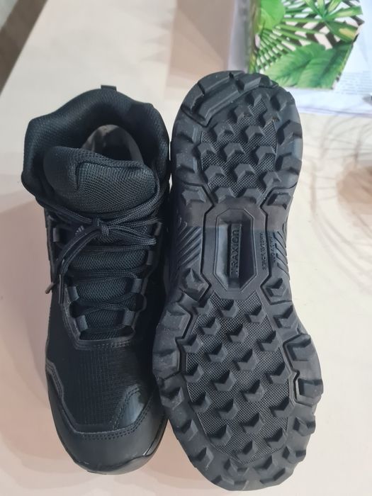 Adidas TRAXION 41 1/2