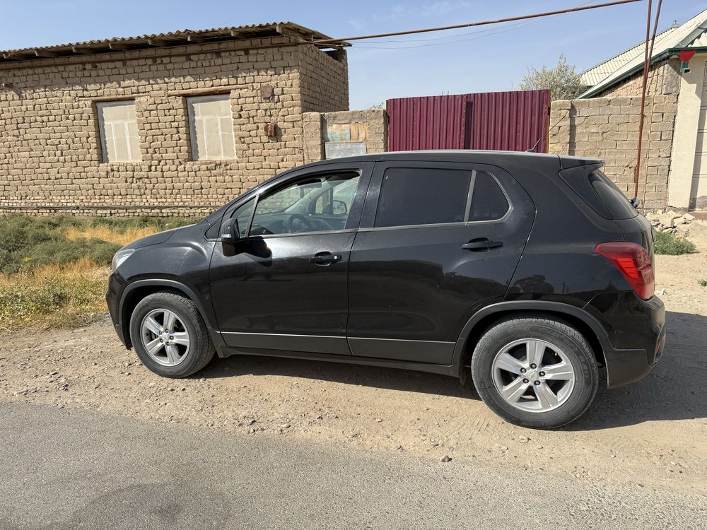 Tracker 1  sotiladi