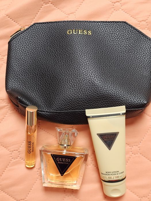Парфюмен комплект Guess с козметична чантичка