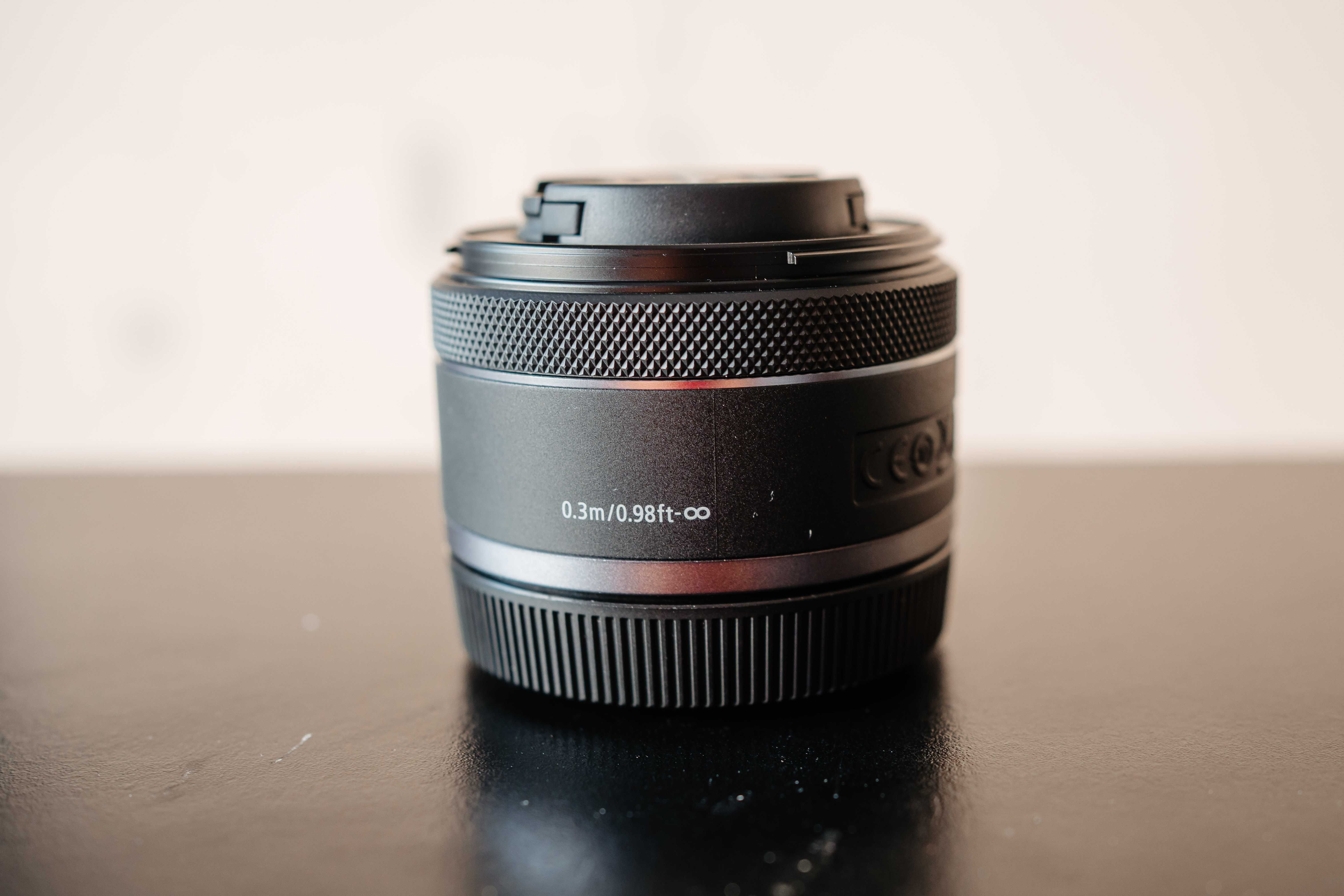 Canon RF 50mm f/1.8 STM nou – mic, ușor și super luminos!