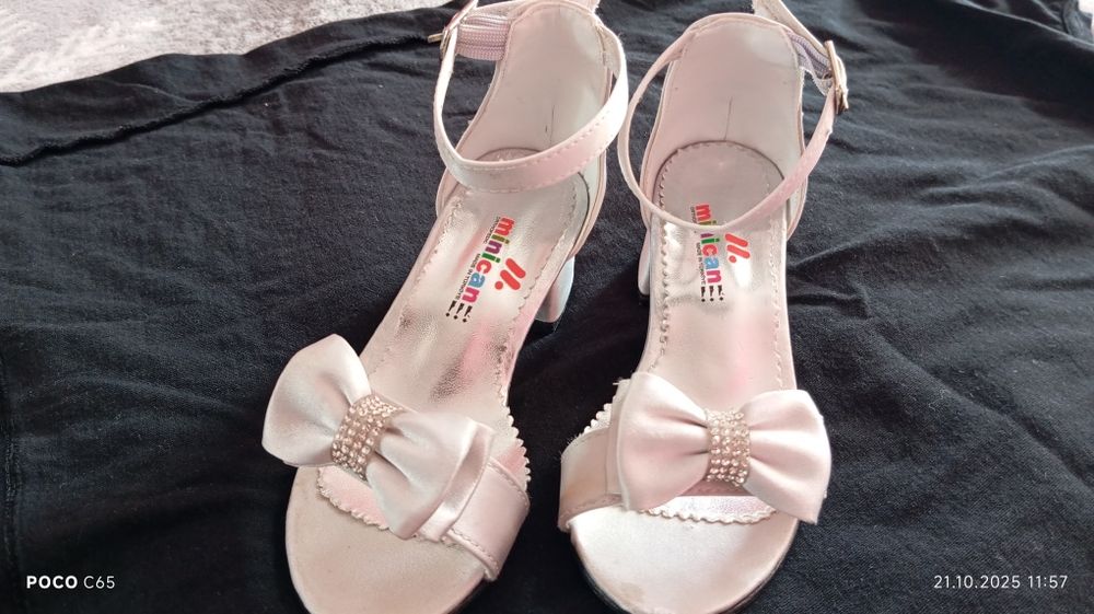 Сандали за момиче