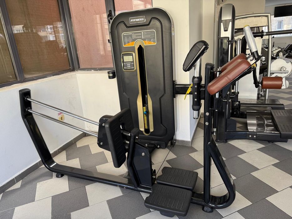 Aparat standing leg extension