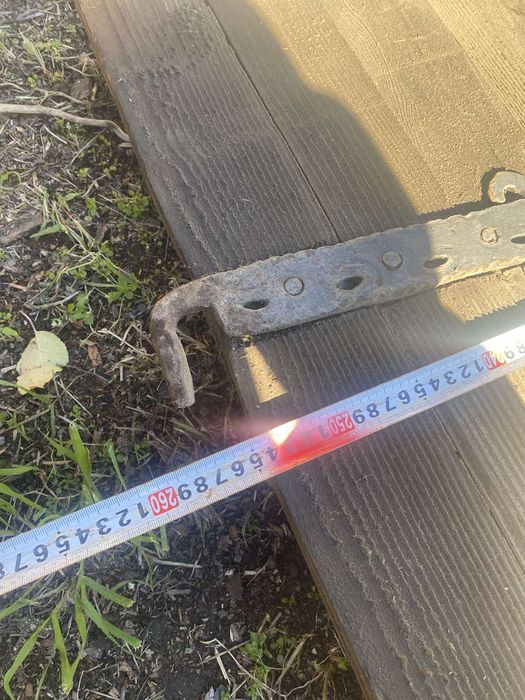 Стара дървена порта .