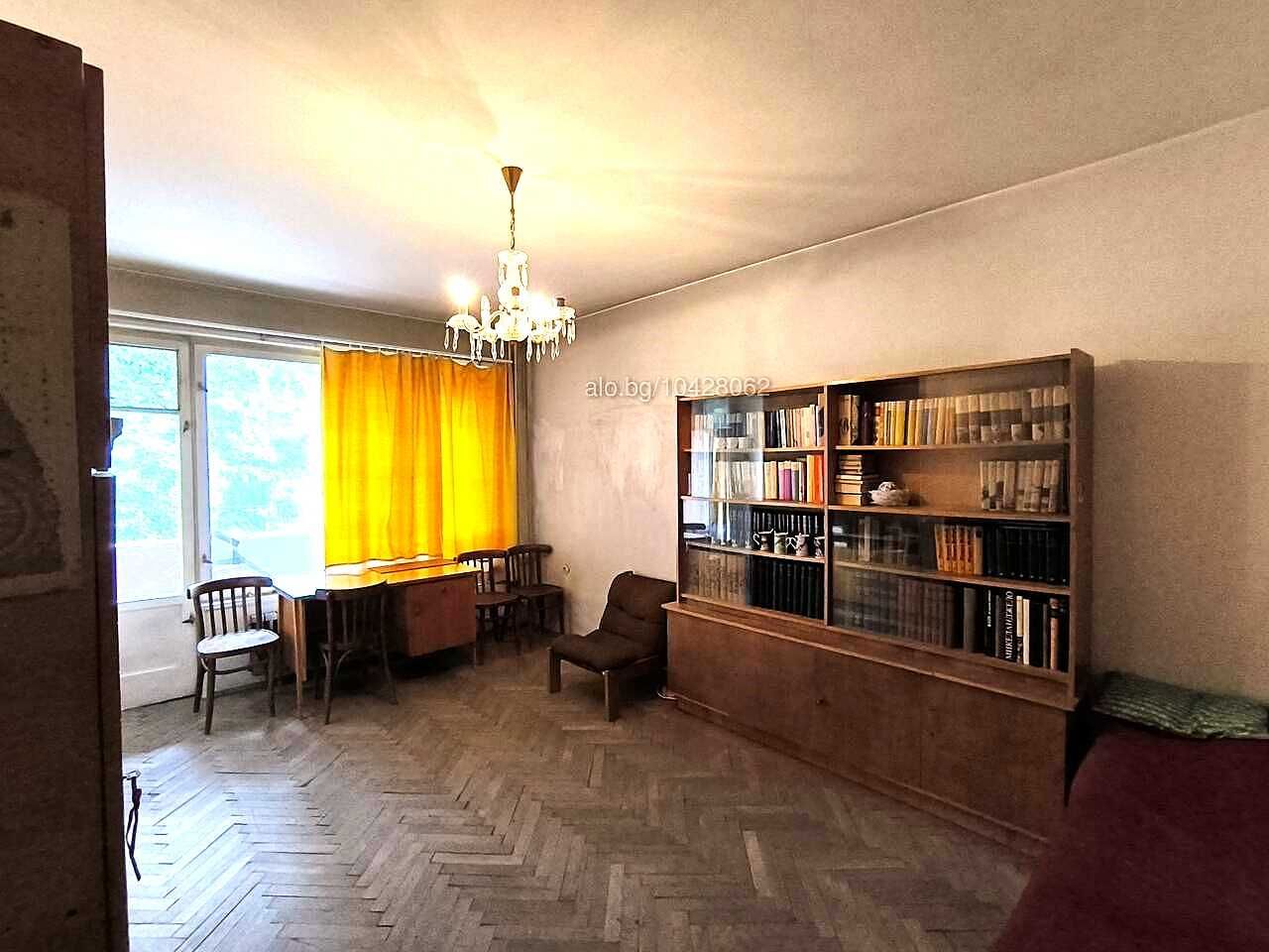 Тристаен тухлен апартамент, кв. Лозенец, гр. София