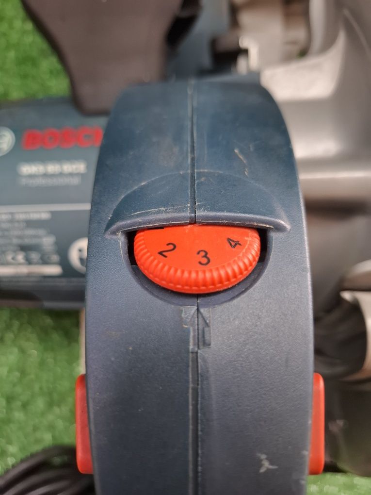 Циркуляр 190 мм Bosch GKS 65 GCE с регулаж на оборотите