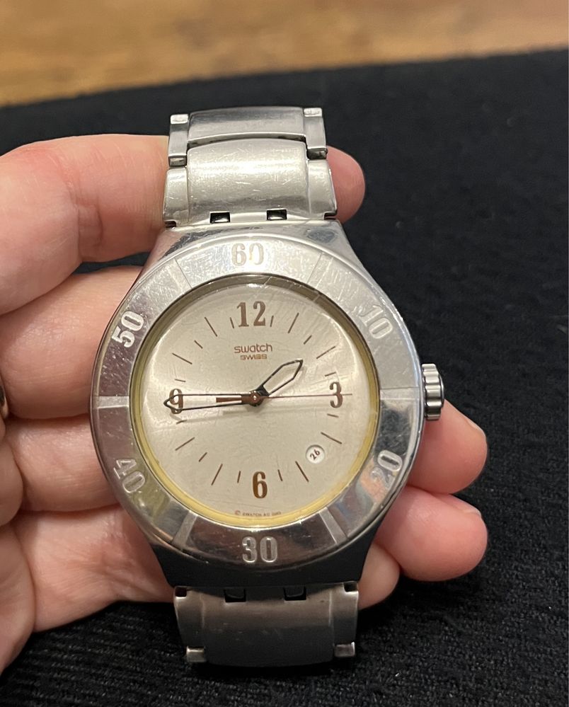 Часовник Swatch, точен е