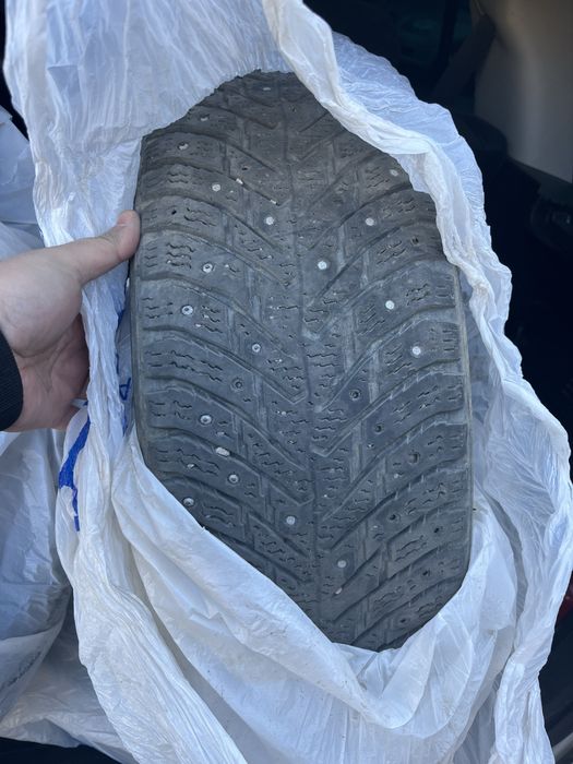 Продам шины шипованный