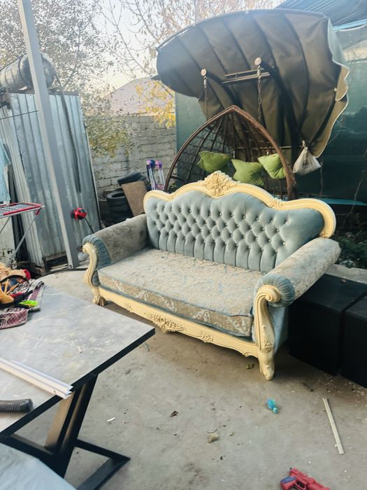 Диван  и  кресла