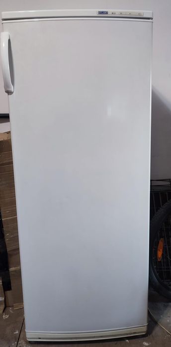 Морозильник Atlant Атлант 240 л белый