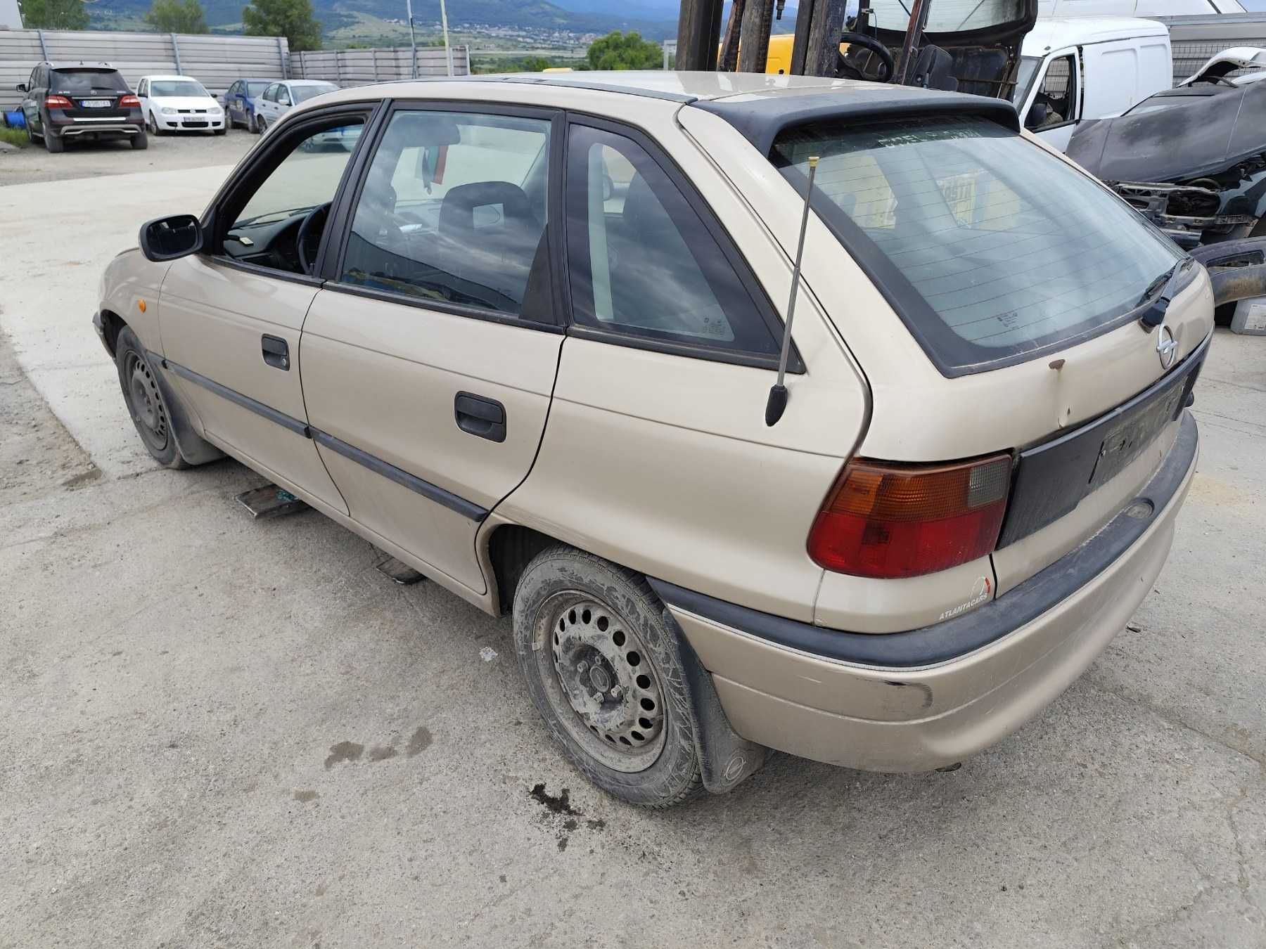 Opel Astra Ф - 1.6 - 75к.с - 1997г. на части