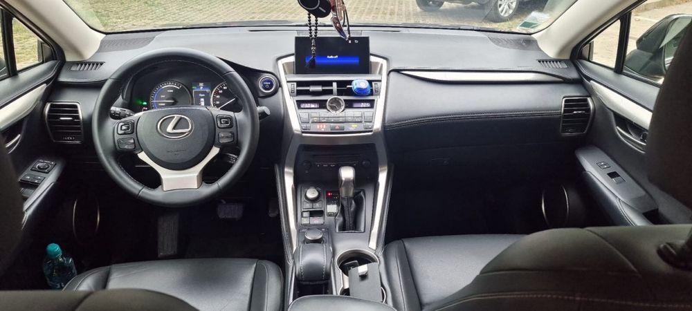 Lexux NX300 H 2017 automata