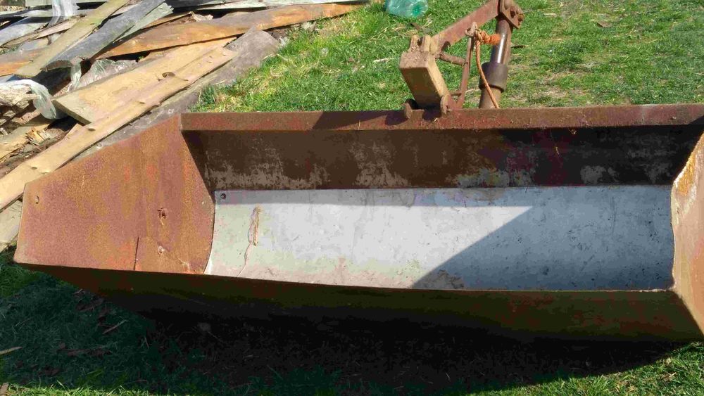 vand sau schimb cupa cu piston basculabila in tiranti