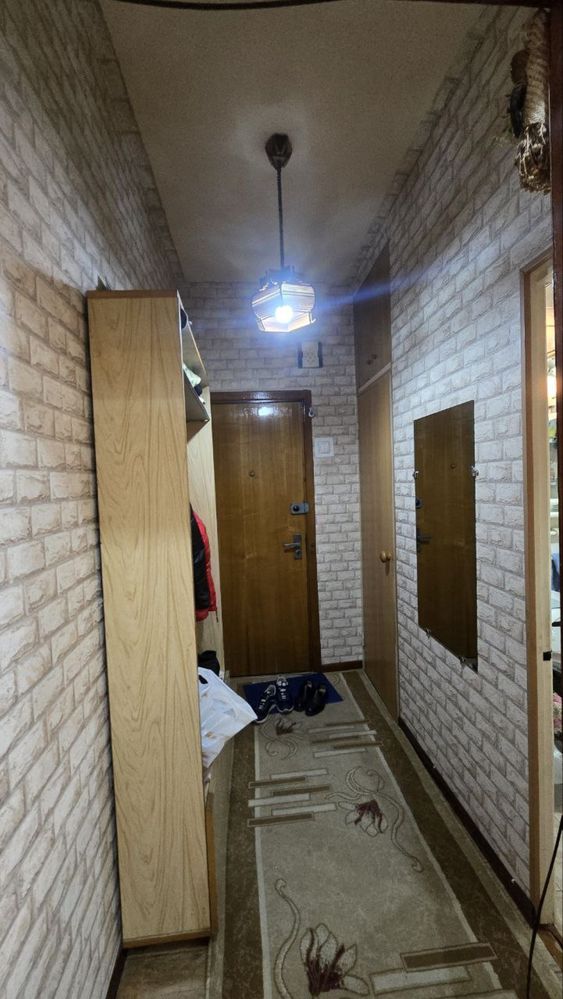 Чилонзор 19, 2 комнатная / 3 этаж, 55 кв.м, 1.5х6, зеркалка