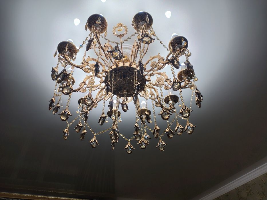 Продам новую люстру