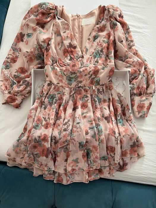 Rochie vaporoasa cu decolteu in V