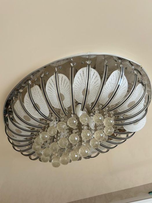 Продам люстра отличном состоянии.