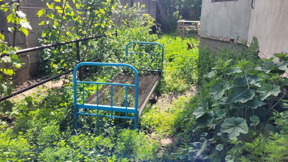 Металически кровать