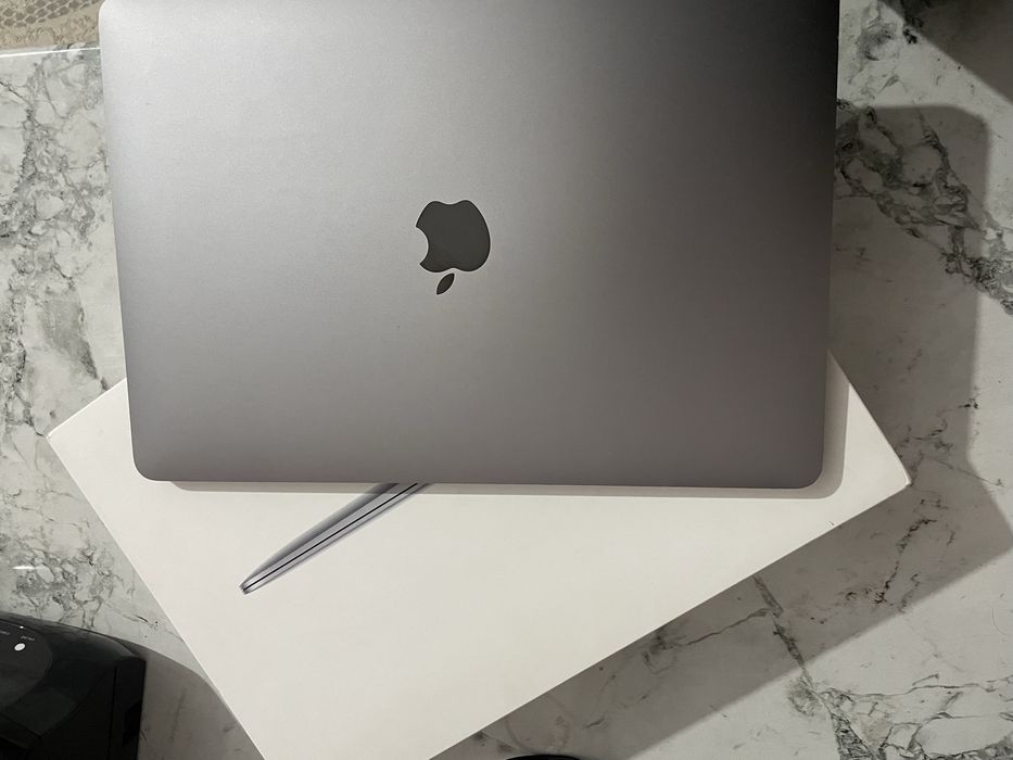 MacBook Air M1 (2020)