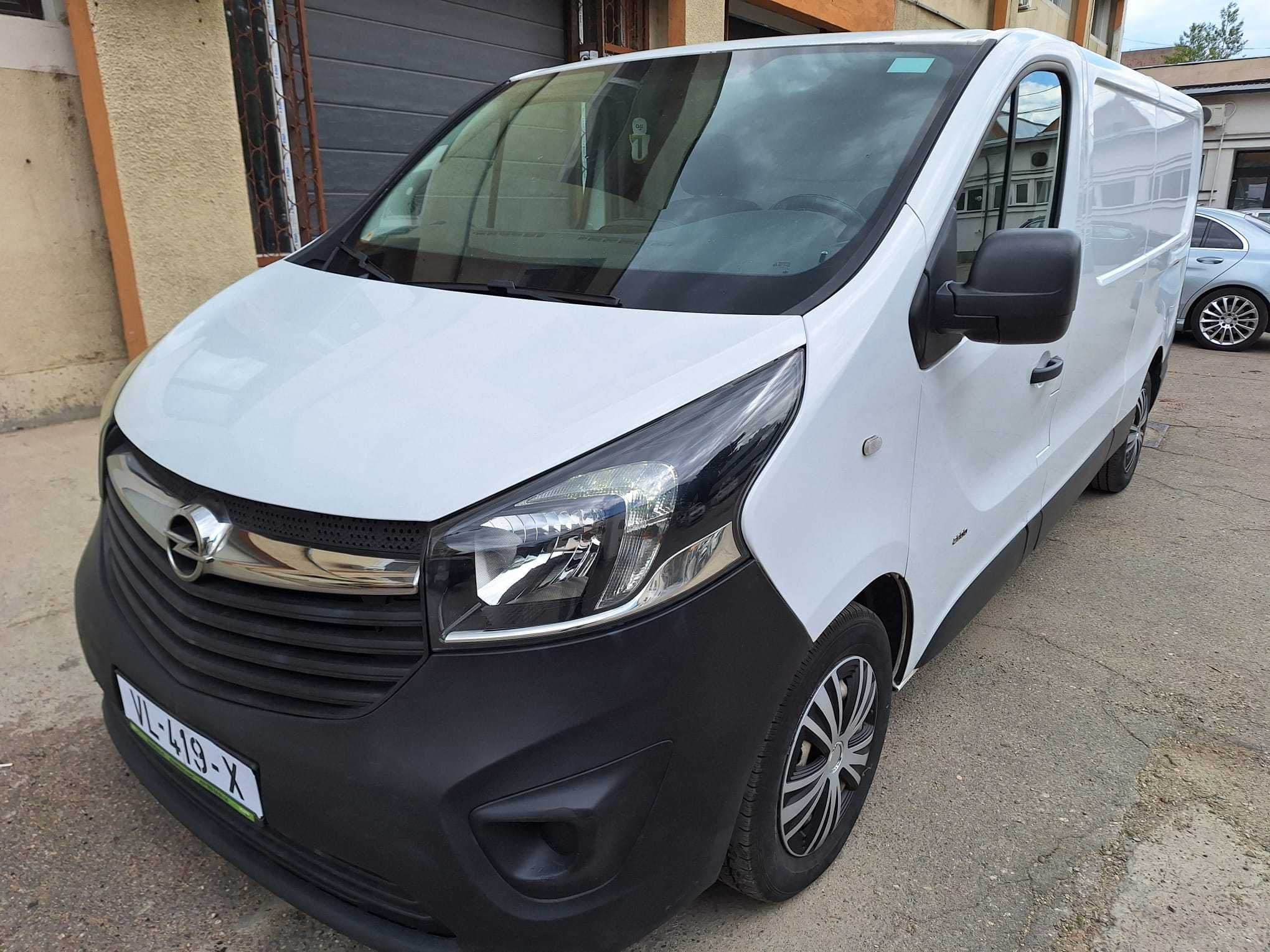 Opel Vivaro 2015 , varianta lunga cu A.C.