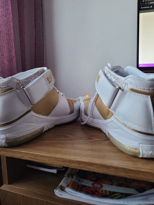 Papuci baschet lebron 2 gold