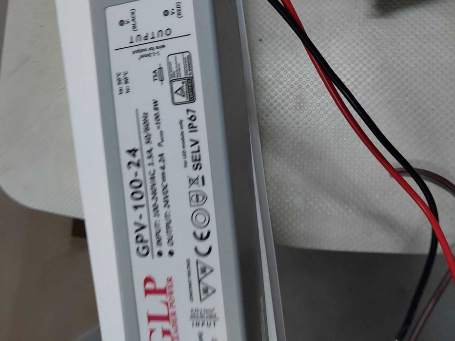 Продавам дизайнерски осветителни тела за офис помещения