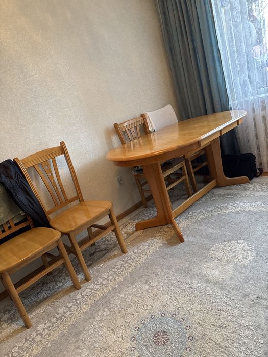 Продам стол со стульями 4 штук